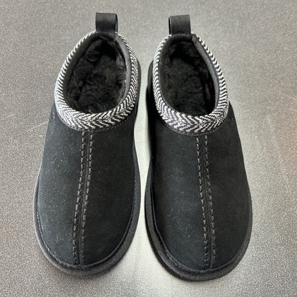 Girls Size 2 Ugg Koolaburra SLIP ONS Black Clogs - Picture 2 of 8